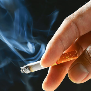 تاثیر سیگار بر ایمپلنت دندان