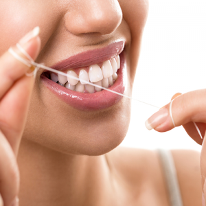 فواید استفاده از نخ دندان